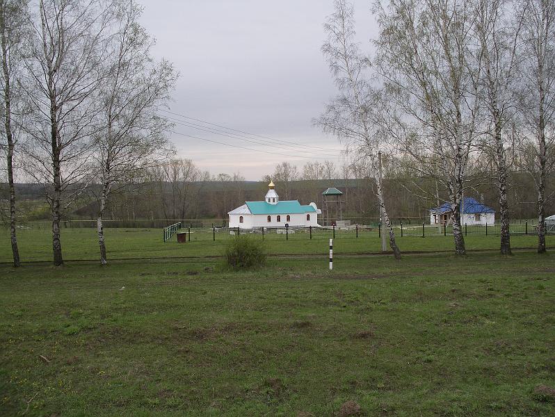 IMGP5225.JPG - недавно постороенная церковь в Лазаревском
